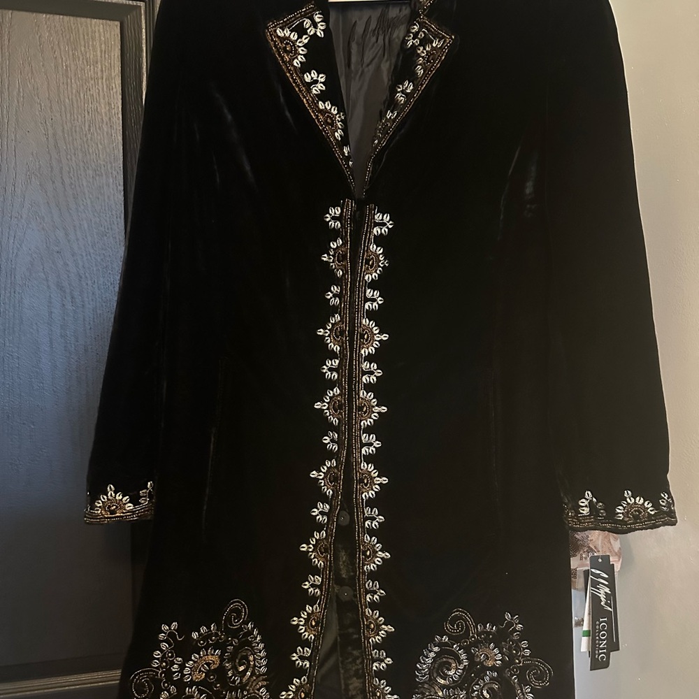 NYGARD black velvety embroidered coat